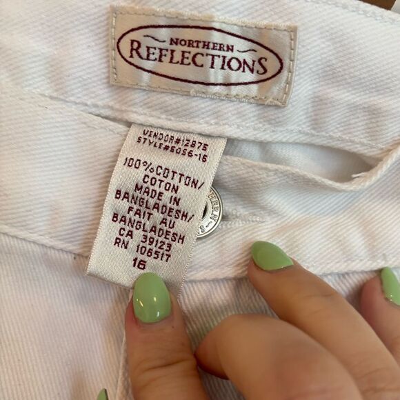 Vintage 90s Northern Reflections white denim shorts - Picture 4 of 8